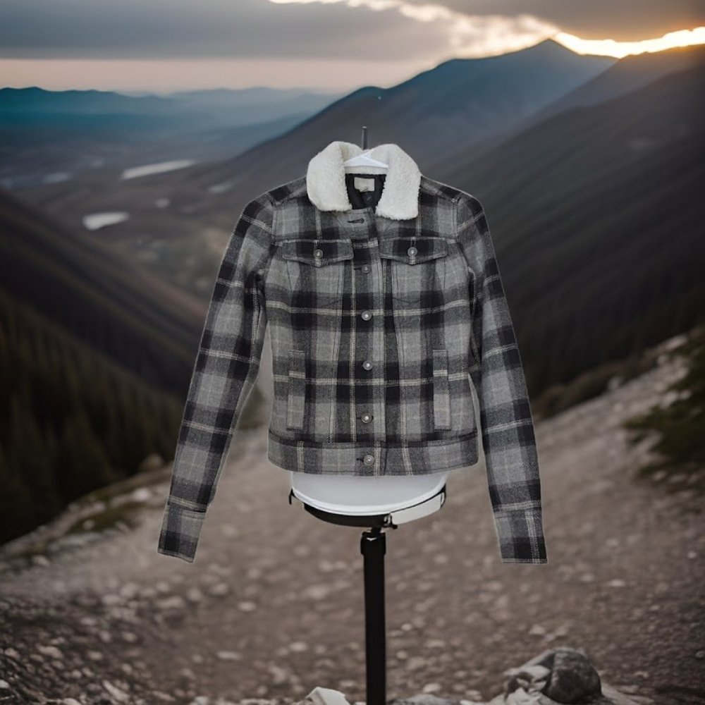 NWOT Rubbish Plaid Flannel Button Up Jacket Sherpa Collar Women's Extra Small
